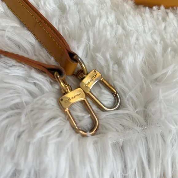 Louis Vuitton Vintage Handbag Yellow Epi Alma Leather (will include storage bag) - Picture 4 of 16